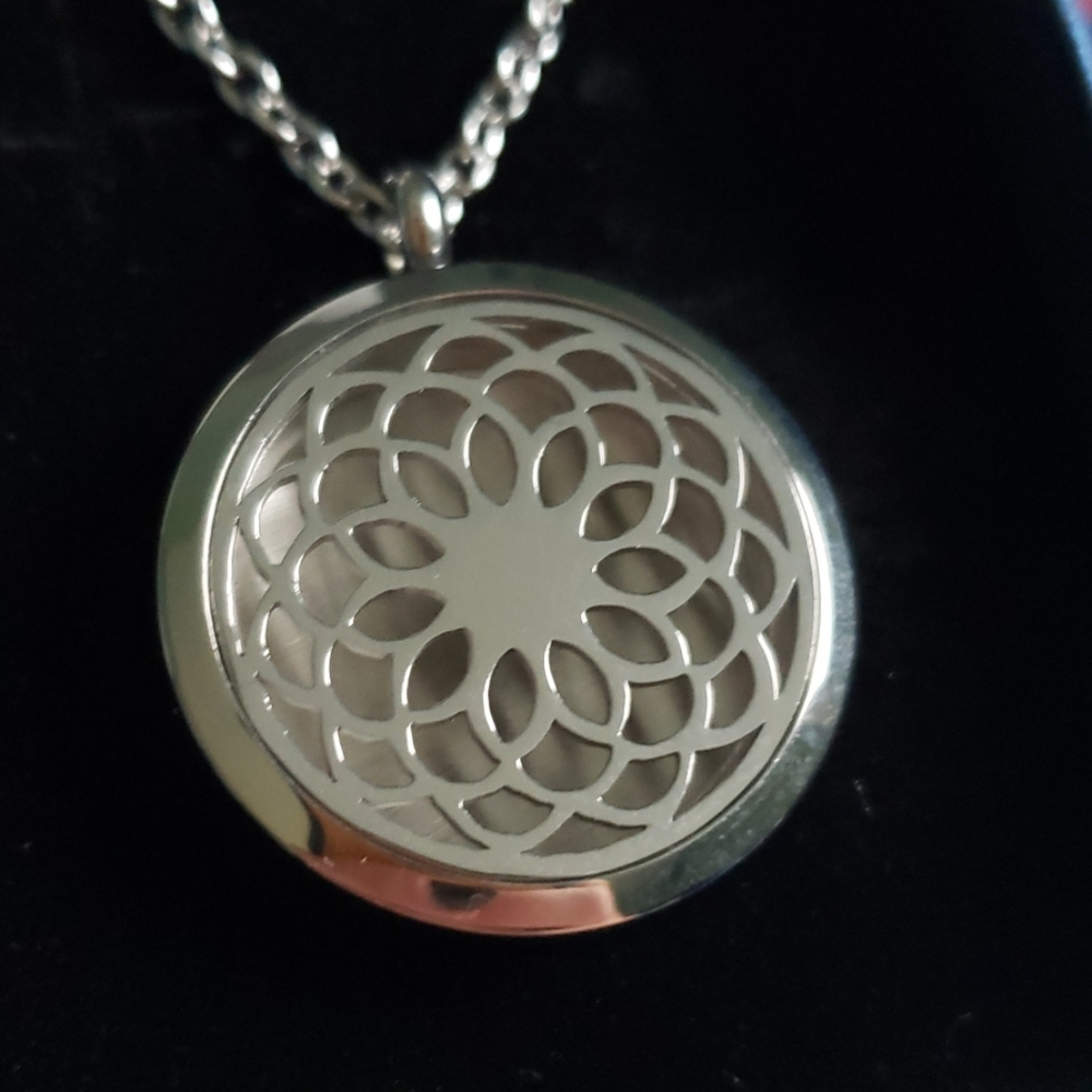 Essential Oil Diffuser Necklace - Picture 2 of 4